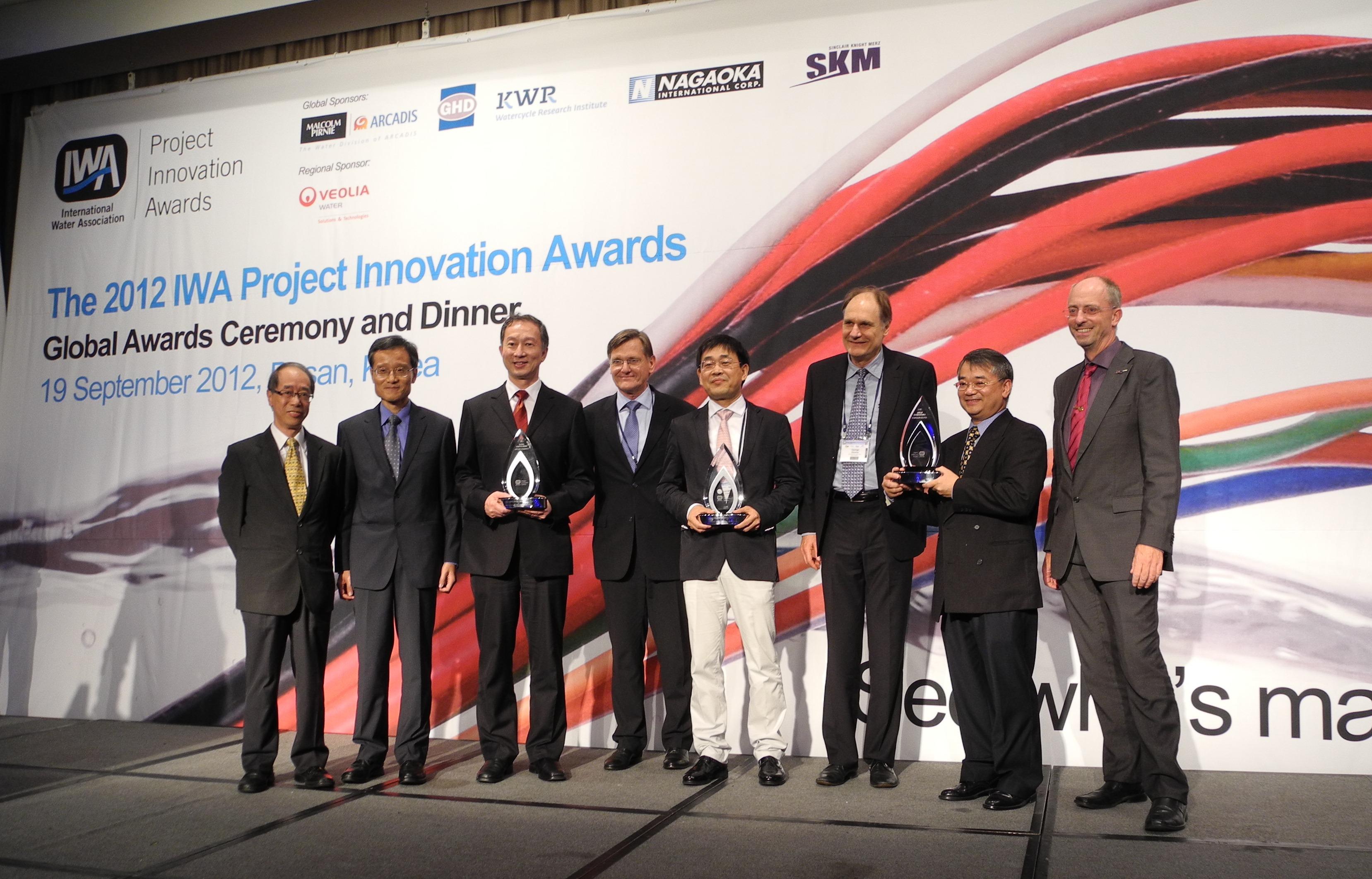 At the Global Awards Ceremony in Korea: (from left) Ir David Li, Senior Manager of Hong Kong International Airport; Ir K C Chan, Chief Engineer of Water Supplies Department of the HKSAR Government; Ir C C Chan, Director of Drainage Services Department of the HKSAR Government; award presenter from IWA; Prof Guanghao Chen of HKUST; Prof George Ekama of the University of Cape Town; Dr Samuel Chui of HKUST; and Prof Mark van Loosdrecht of the Delft University of Technology