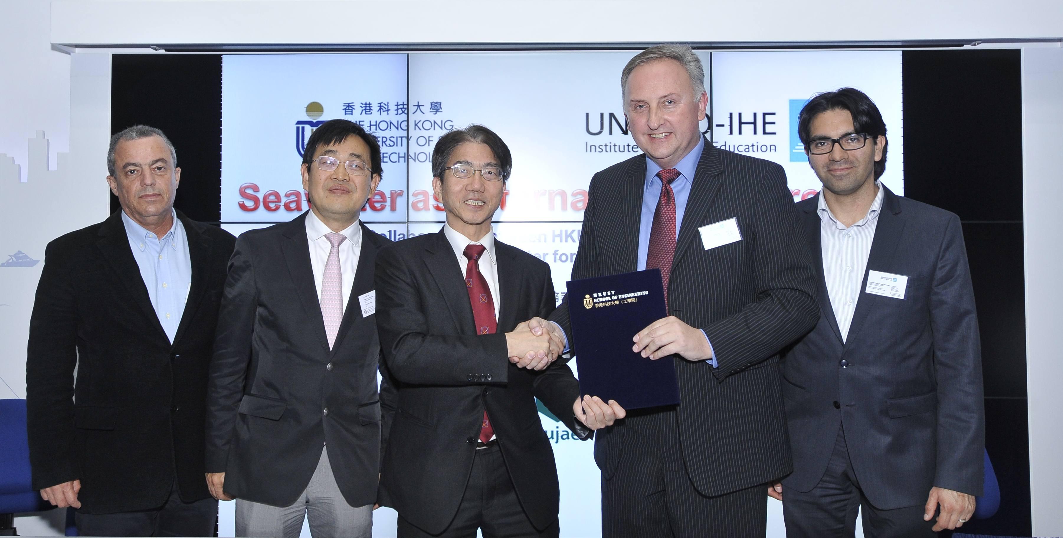 (From Left) Prof Orestes Gonzales of CUJAE; Prof Guanghao Chen, Department of Civil and Environmental Engineering at HKUST; Prof Joseph Lee, HKUST Vice-President for Research and Graduate Studies; Prof Damir Brdjanovic, Head of the Environmental Engineering and Water Technology Department, and Dr Carlos Lopez Vazquez from UNESCO-IHE, at the signing ceremony of the Memorandum of Understanding.