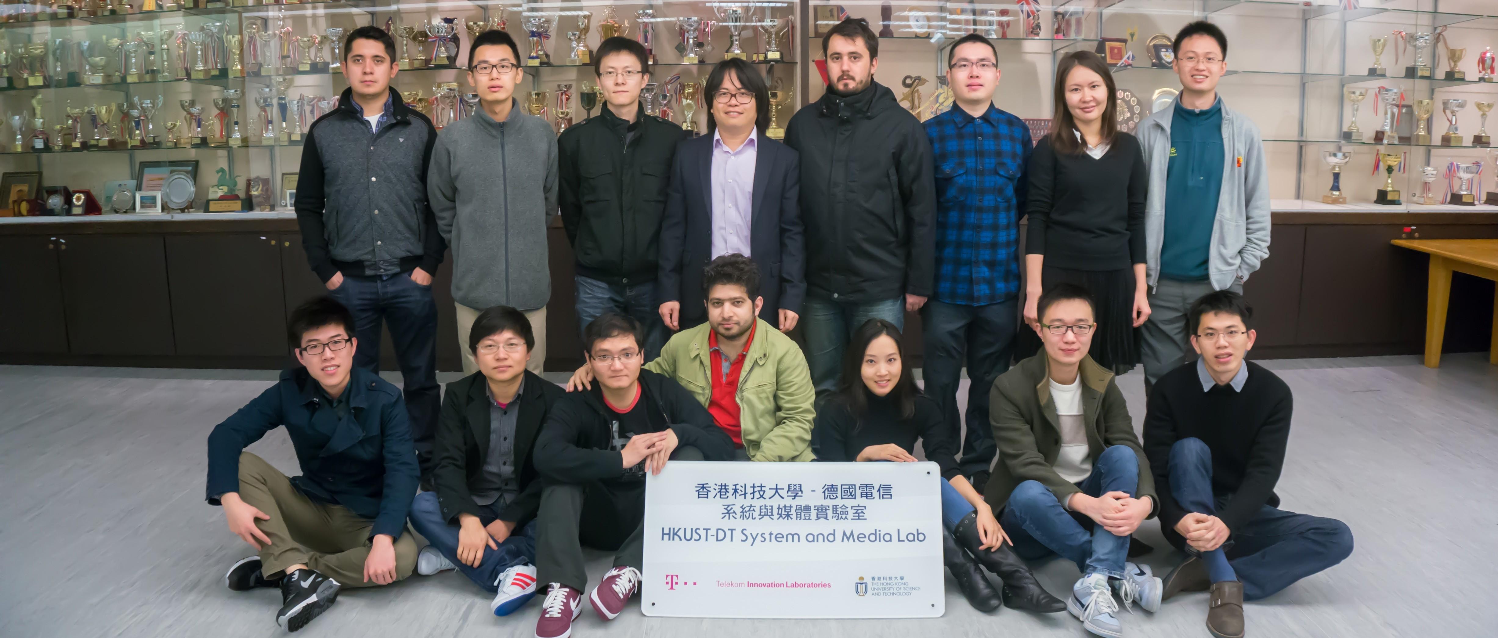 Prof Pan Hui (back row, 4th from left) and members of the HKUST-DT System and Media Lab 