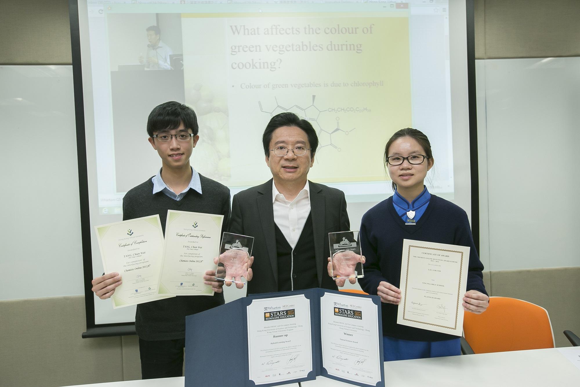 Prof Ting-Chuen Pong (middle) wins two Wharton-QS Stars Awards 2014 for the innovative e-learning programs. Brian Tang (left) and Christine Lau (right) were students who enrolled in the “Chemists Online” program.