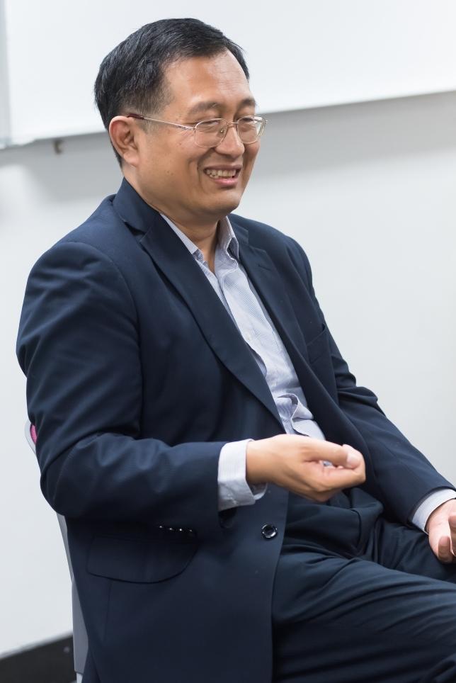 Dr Zhi-Xiong CAI, Managing Director and Head of Risk Management in Huatai Financial Holdings (Hong Kong) Limited, shared his professional knowledge and experience in risk management and the development of the financial industry