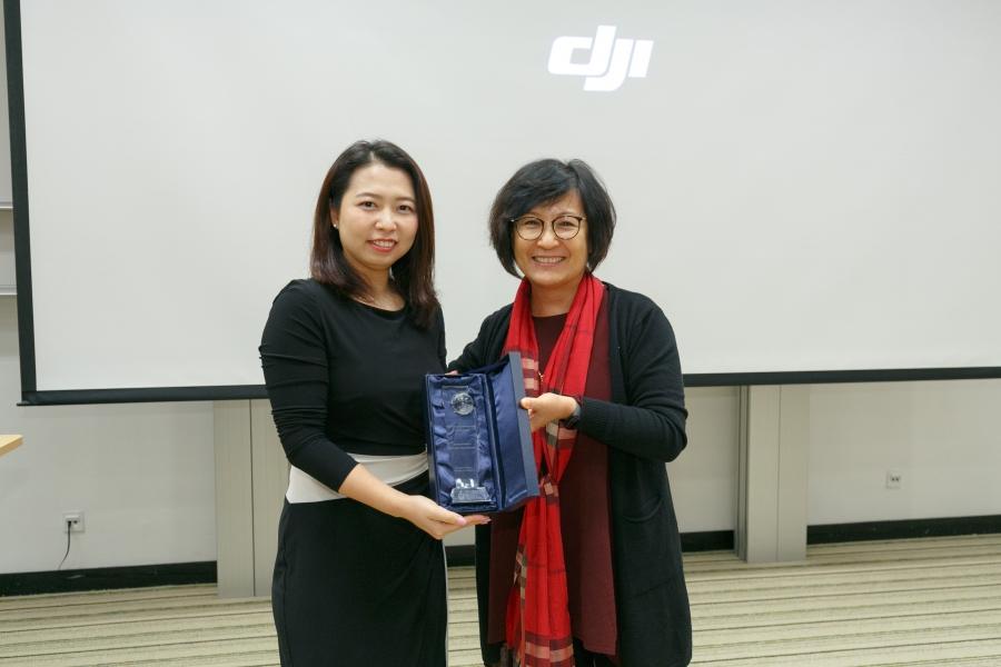 Prof. Betty LIN (right), Associate Director of T&M-DDP, presented souvenir to Ms. Christina Zhang, Senior Director, Corporate Strategy & Communication, DJI