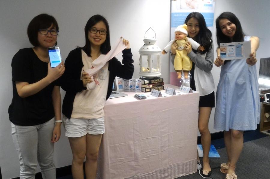 Lilian TSANG (2nd left), Year 4 student of Environmental Management & Technology Program was crowned the Hong Kong District’s National Winner of the James Dyson Award 2017 with a product to monitors children’s real-time body temperatures