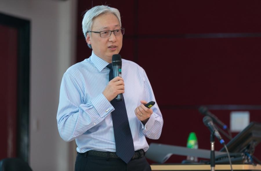 Dr. Benjamin LI, Chief Executive Officer of Lee’s Pharmaceutical Holdings Limited, shared his research and start-up journey of his pharmacy empire