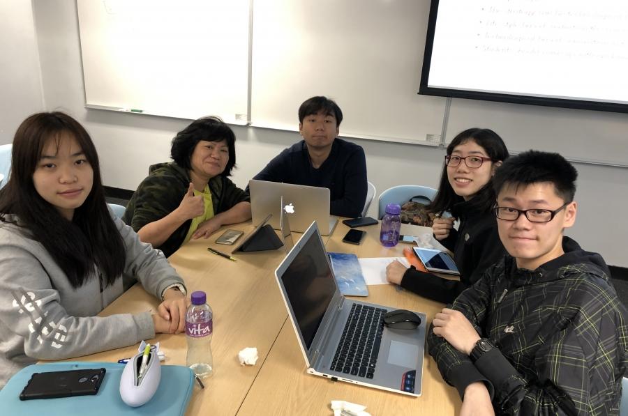 Ms. Windy LEE (second-left) enrolled in the course SUST1000 - Introduction to Sustainability and participated in group discussion