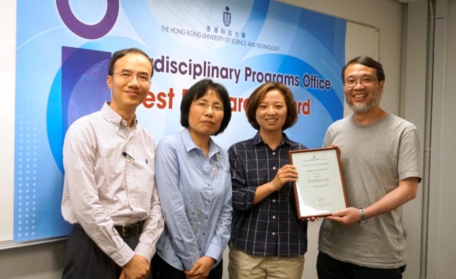 Ms. HE Xiao (2nd right), second-year PhD student of ESPM, received the first prize from Prof. King L. CHOW(right), Director of IPO, Prof. Jimmy FUNG (left), Head of Division of Environment & Sustainability(ENVR) and Prof. Jianzhen YU (2nd left), Professor/ PG Coordinator (RPg), ENVR