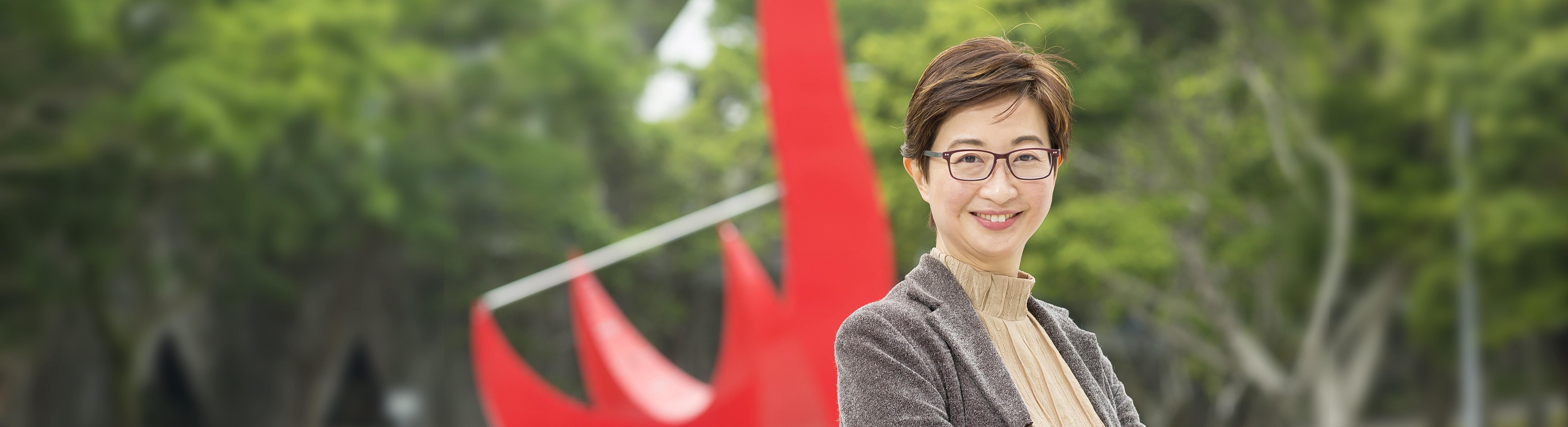 Prof. Ying Chau enjoys sharing her experience with new generations of engineers, and witnessing how her work helps them make a greater impact on society.