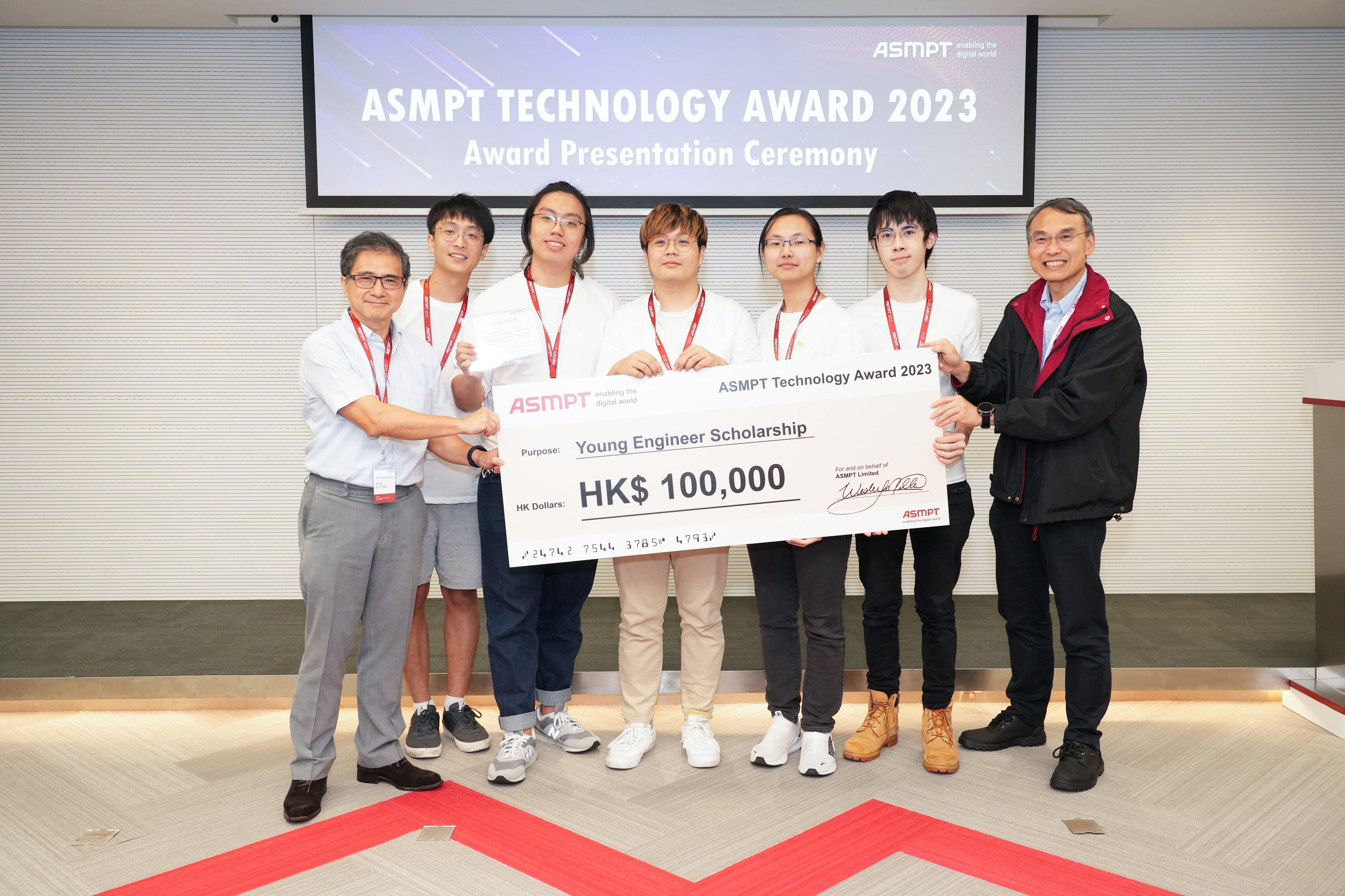 （左起）綜合系統與設計學部主任崔志英教授、學部學生廖栢軒、馬思朗、施松林、彭宇賢及張灝軒，以及ASMPT的代表於7月7日舉辦的2023年ASMPT科技獎頒獎典禮上留影。