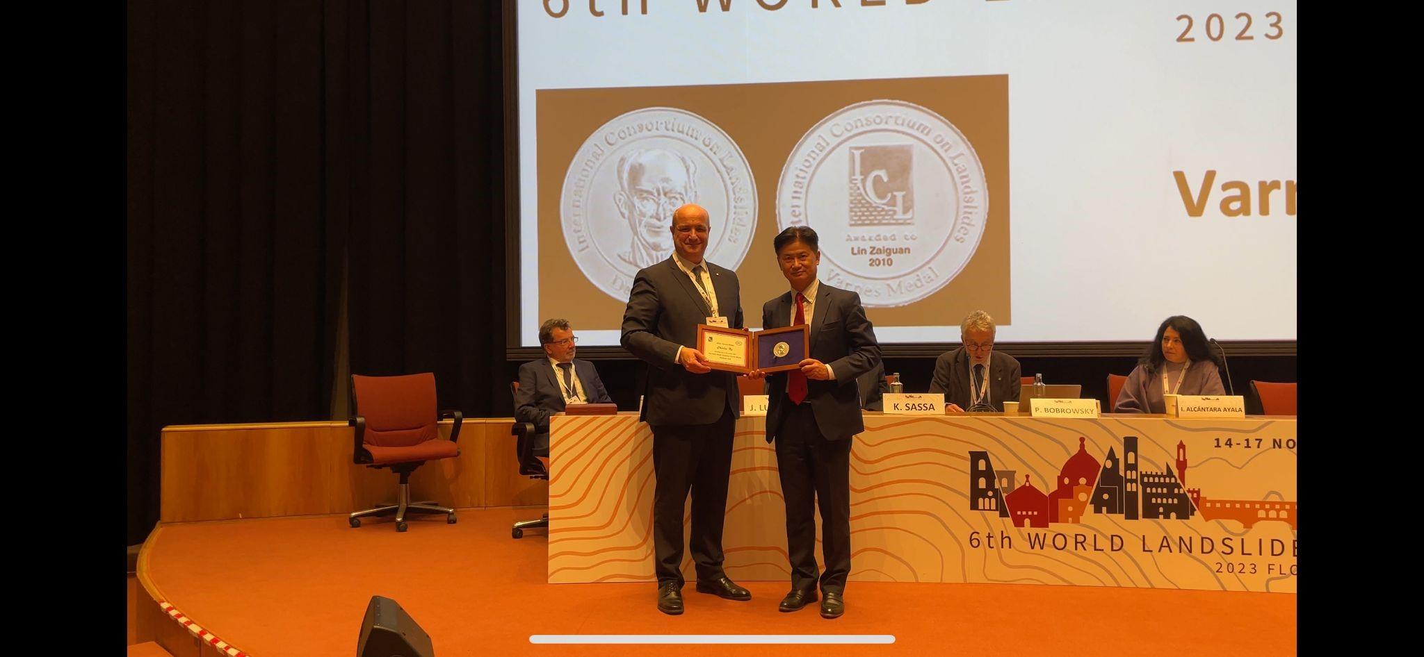 Prof. Charles Ng (right) received the prestigious Varnes Medal of the International Consortium on Landslides at the 6th World Landslide Forum in Florence, Italy in November 2023.