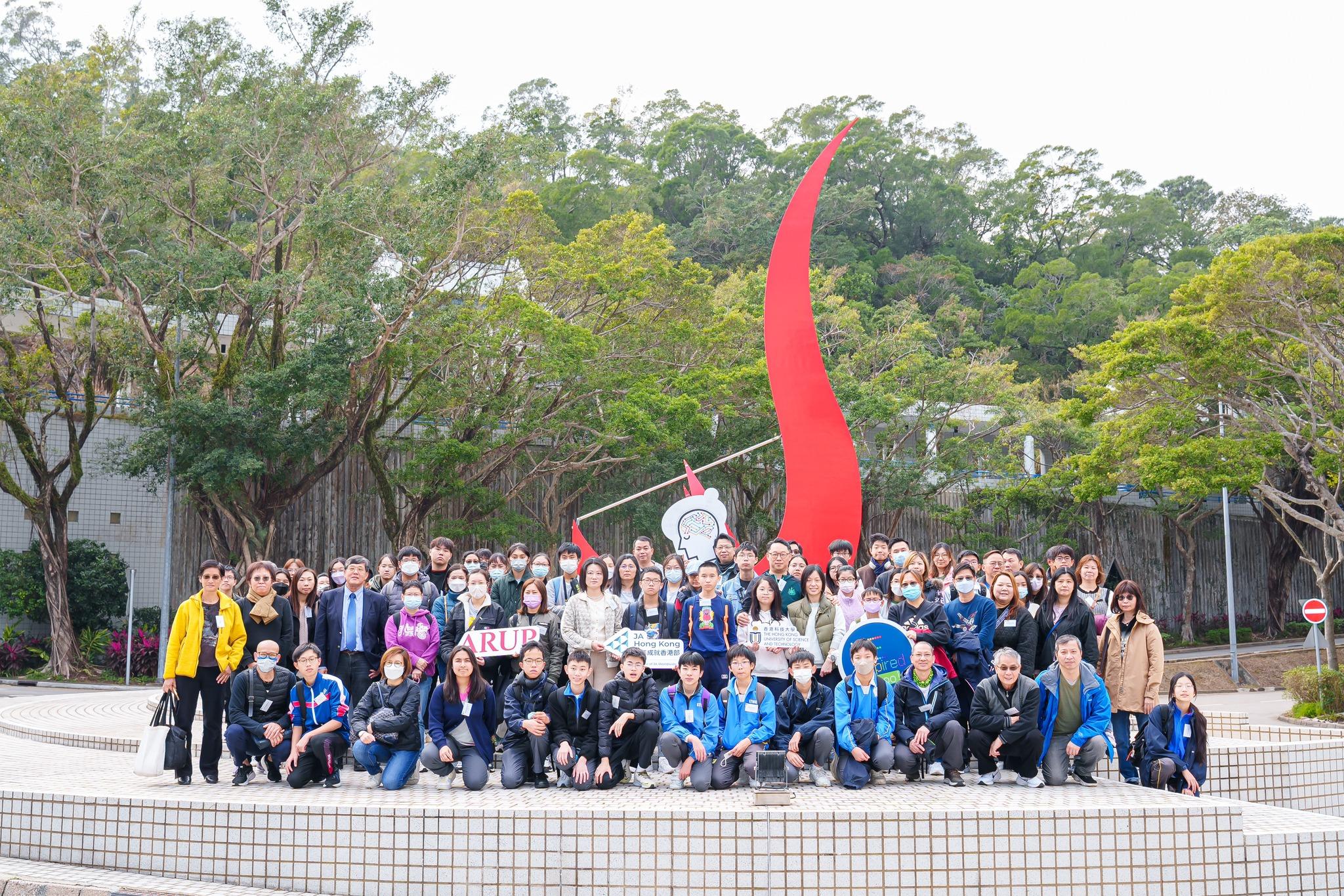 Around 80 Form 1 to 3 secondary school students, parents and teachers participated in the Engineering Education and Career Day hosted by the School of Engineering on January 27, 2024 to get inspired by innovations in various engineering disciplines.